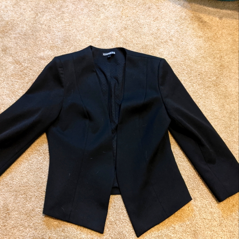 Express crop blazer size 4 black classy